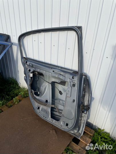 Дверь задняя левая Renault Megane седан K4M 2006