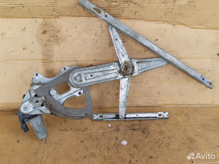 Стеклоподьемник передний Волга Сайбер