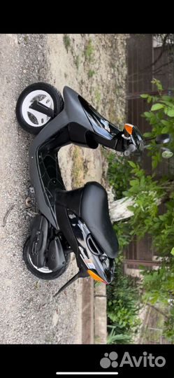 Suzuki let's 2