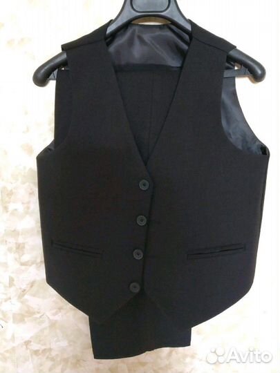 Детский костюм тройка черного цвета 116 рост новый