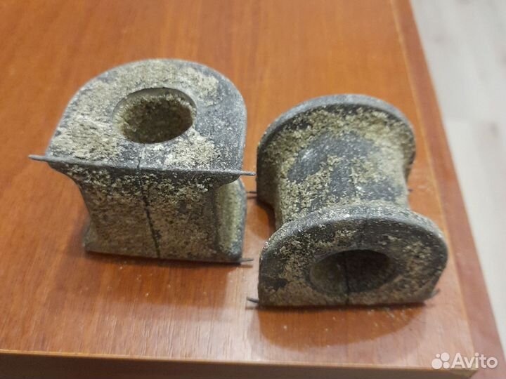 Втулки стабилизатора на Volkswagen Amarok 1