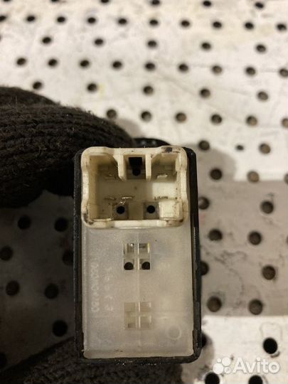 Кнопка стеклоподьемника Chery Bonus