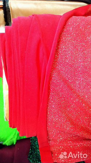 Ткань. Красный трикотаж с золотым напылением