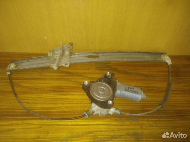 Стеклоподъемник передний правый Mazda Tribute джип