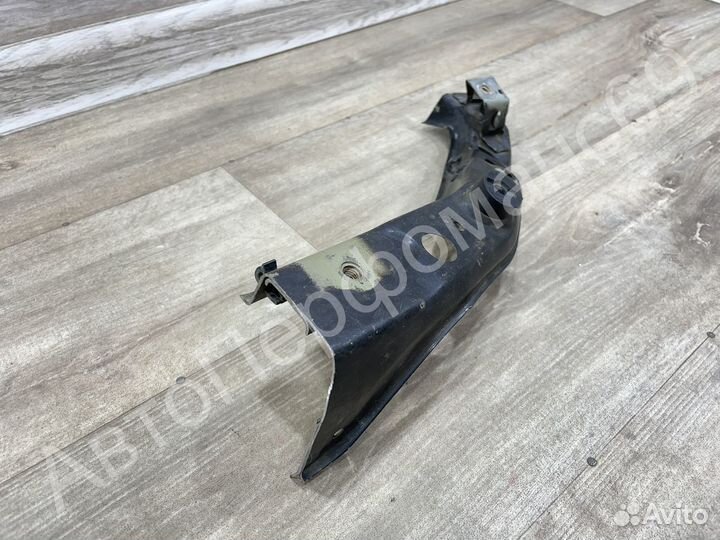 Верхняя часть передней панели Land Cruiser 200