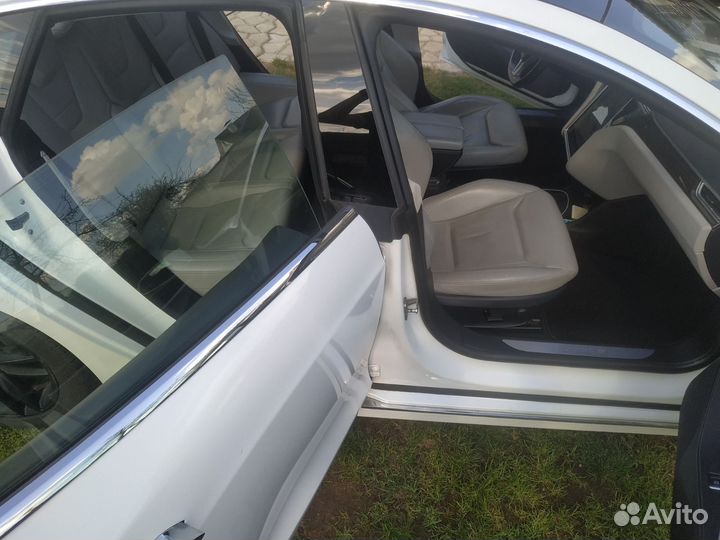 Tesla Model S AT, 2014, 215 000 км