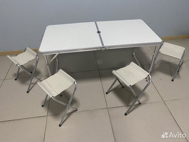 Стол складной со стульями