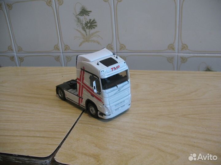 Volvo FH16 500 (White) 2021 Eligor 1/43