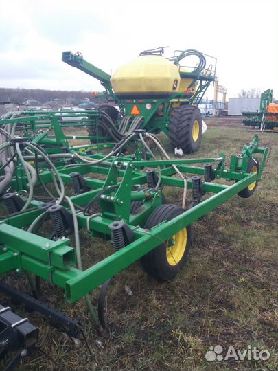 Посевной комплекс John Deere 730