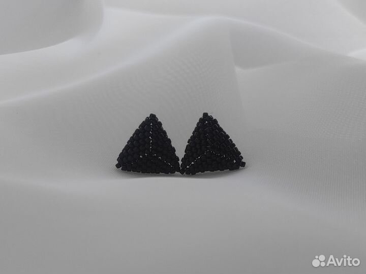 Серьги - гвоздики из бисера