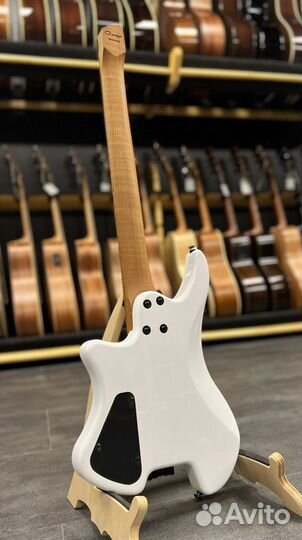 Электрогитара безголовая Caraya (новая)