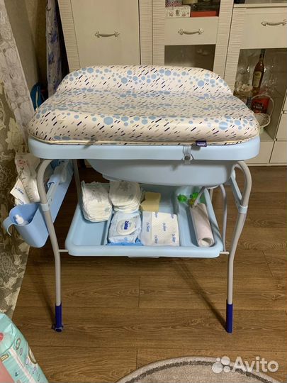 Пеленальный столик Chicco с ванночкой