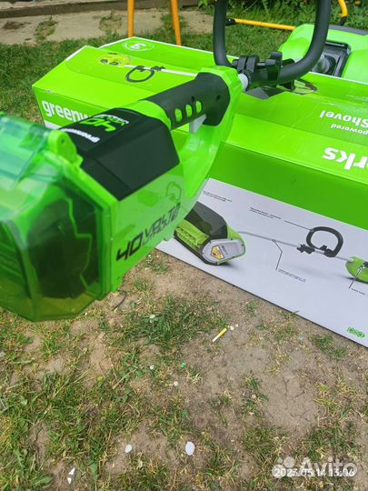 Снегоуборщик greenworks