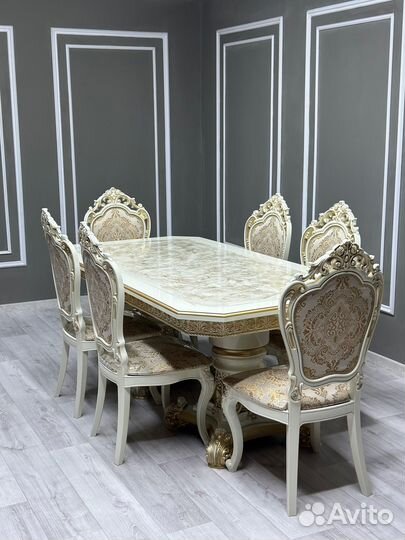 Кухонный стол и стулья новые