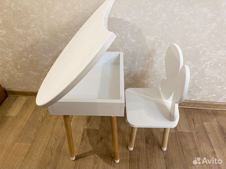 Детский столик со стулом