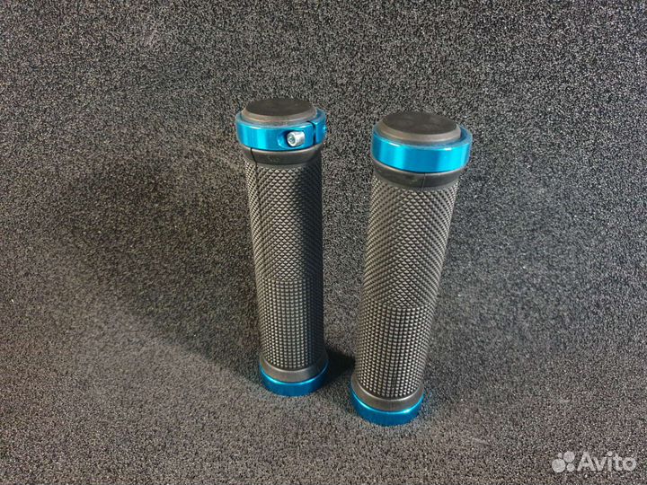 Грипсы на фиксаторах с заглушками (за пару)