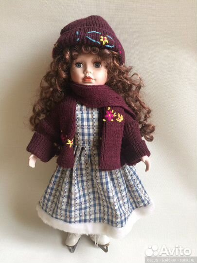 Две фарфоровые куклы