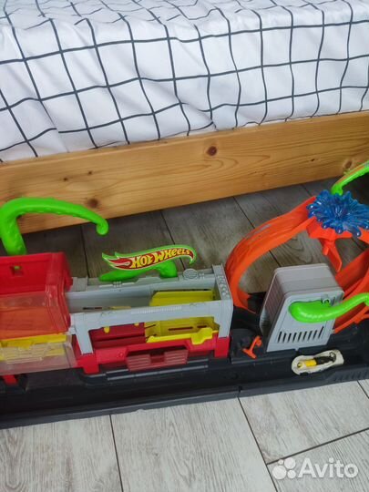 Набор Hot Wheels автомойка с осьминогом