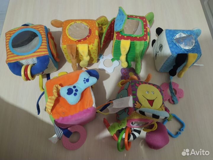 Игрушки, книжки, кубики тактильные, развивающие