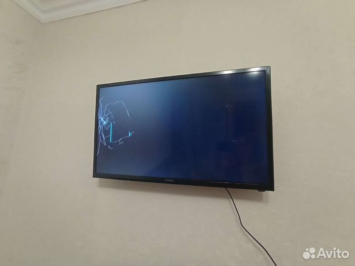 Телевизор на запчасти 32