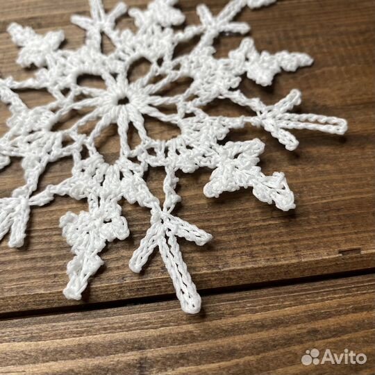 Елочные игрушки снежинки