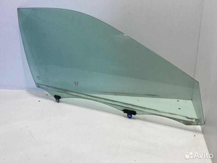 Стекло двери опускное переднее правое Toyota Camry