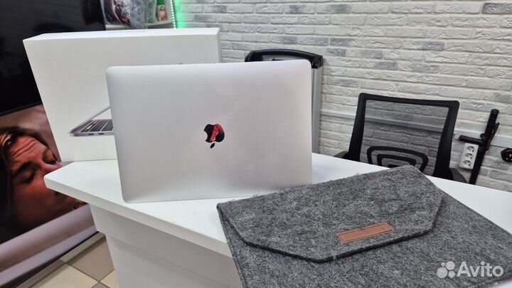 Macbook pro 13 2019 touch bar