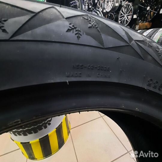 Tracmax X-Privilo S500 225/55 R19 103T