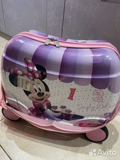 Детский чемодан на колесиках