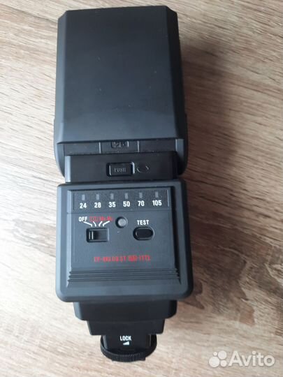 Продам универсальную вспышку