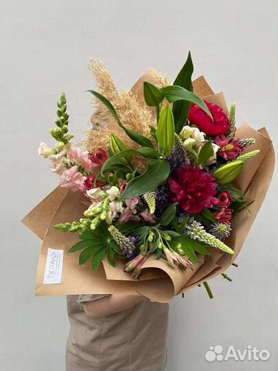 Букет с пионами