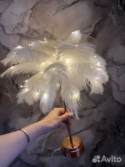 Лампа ночник с перьями