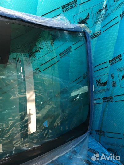 Стекло лобовое (ветровое) Toyota Highlander Iii