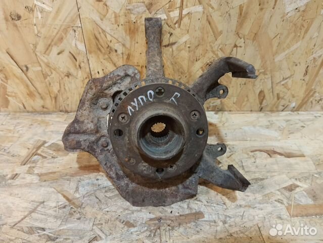 Кулак поворотный правый Volkswagen Lupo