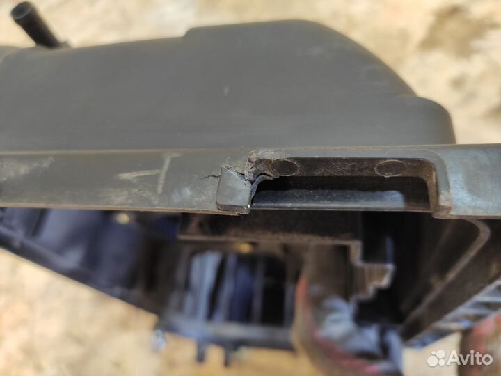 Корпус воздушного фильтра Nissan Note