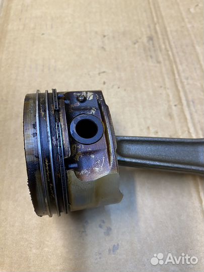 Поршень с шатуном Пежо Ситроен - 1,6 бензин NFU 10