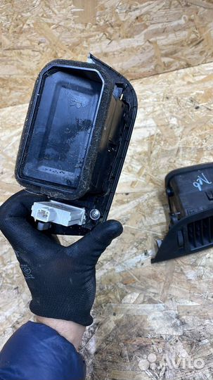 Дефлекторы в парприз в панель mitsubishi pajero 4
