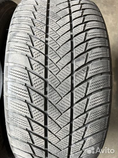 Bridgestone Blizzak LM-001 285/45 R21