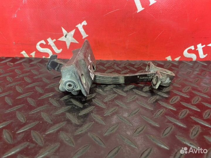 Ограничитель двери правой Renault T