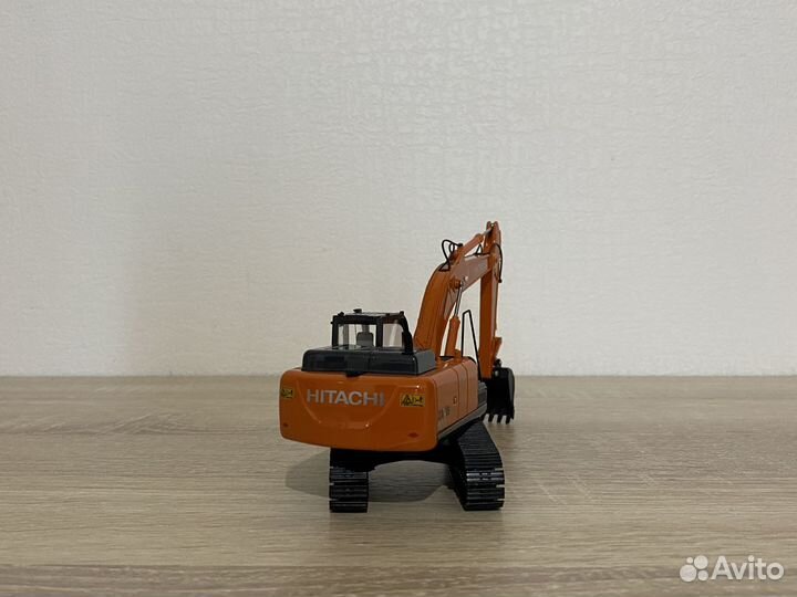 Модель экскаватора Hitachi Zaxis 200 1:50