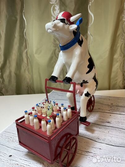 Статуэтка CowParade Корова Веселый Молочник 30 см