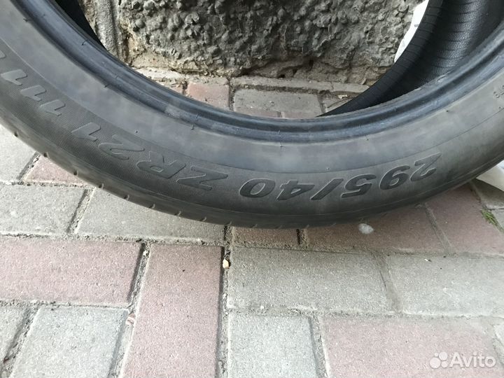 Pirelli P Zero 295/40 R21