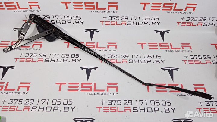 Поводок стеклоочистителя правый Tesla Model X 2020