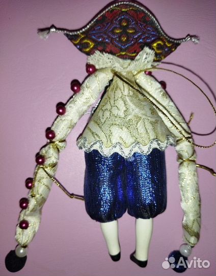 Ёлочная игрушка ручной работы ткань+фарфор Арлекин