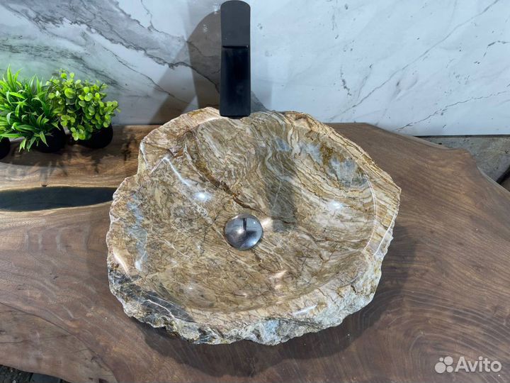 Дизайнерская раковина из мрамора