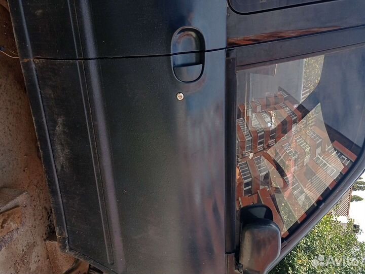 Двери Ниссан Серена