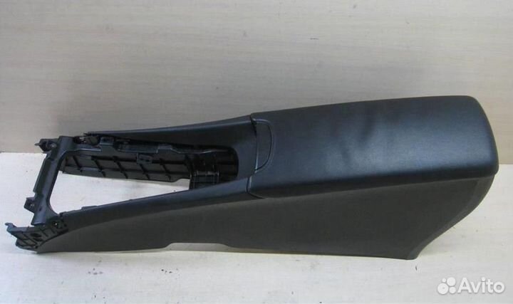 Консоль центральная с подлокотником Toyota Avensi