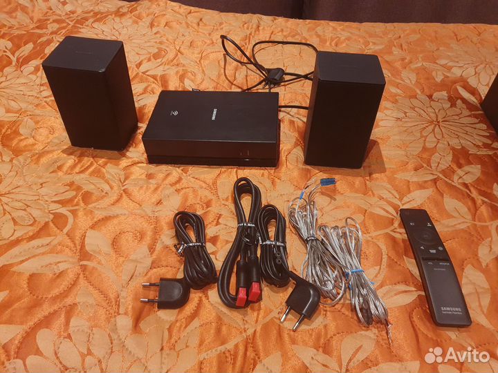 Cаундбар Samsung HW-Q80R + тыловая акустика