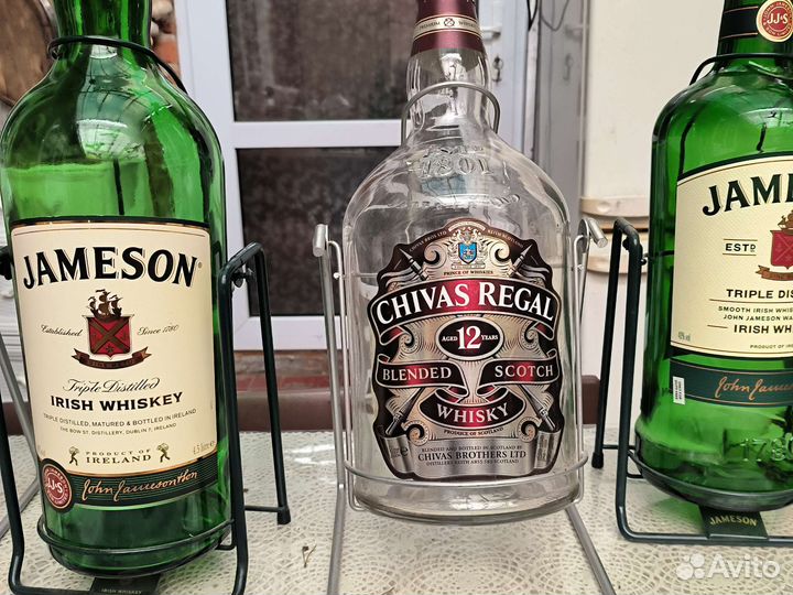 Бутылка на качелях