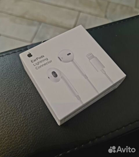 Наушники EarPods Lightning Apple